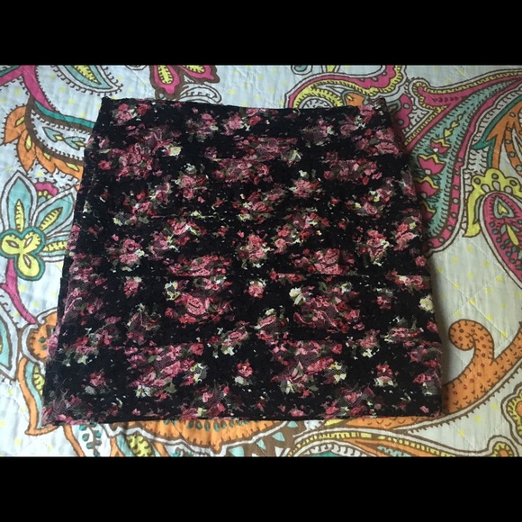 Floral lace pencil skirt