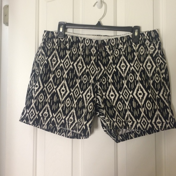 Old Navy 5" Black and White Patterned Shorts