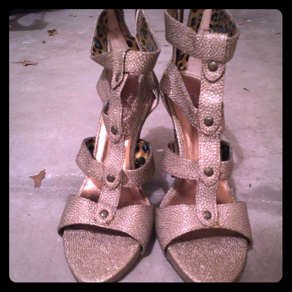 Open toed sandal booties