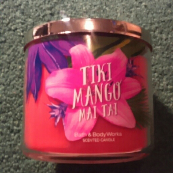 Bath and body works 3 wick candle