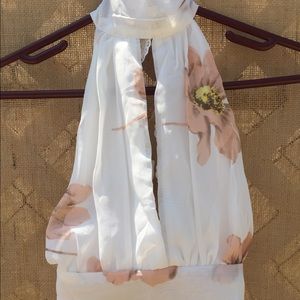 Turtleneck, Sleeveless, Backless Floral Top😍