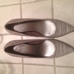 New :: Seychelles-Leather Frequency Heels, Size 10