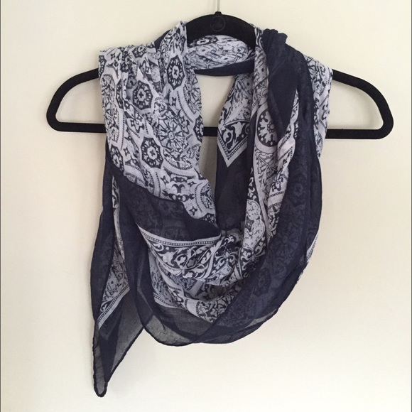 Navy Bandana-Pattern Scarf