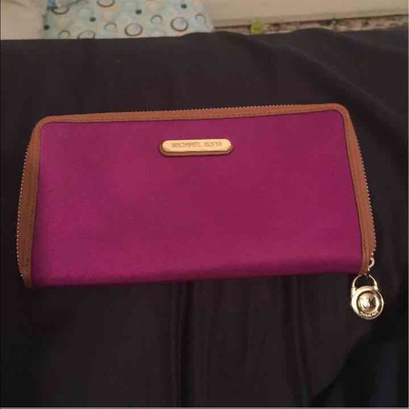 Michael kors wallet