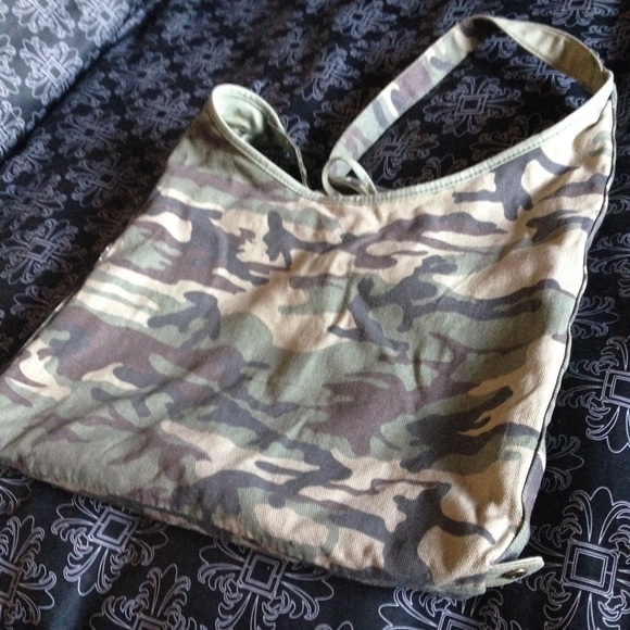 Camo/gold skulls reversible bag