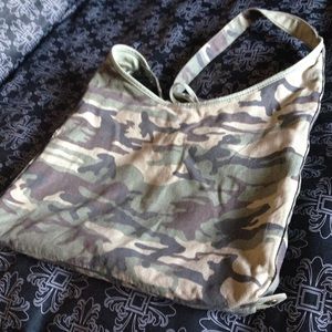 Camo/gold skulls reversible bag