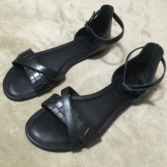 Gianni Bini Sandals