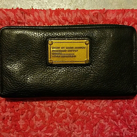 ** SOLD** Marc by Marc jacobs wallet - Picture 1 of 4