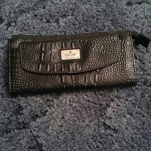 Black clutch