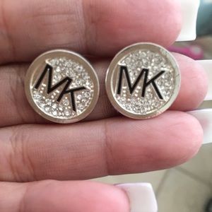 Beautiful Silver Tone Costume Earrings !!