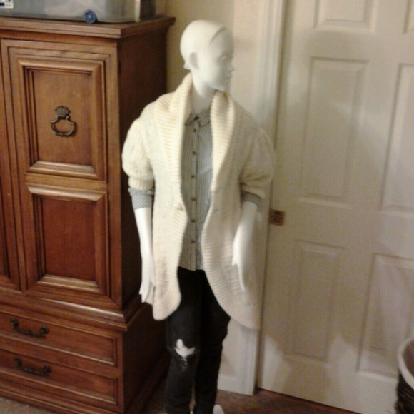 Cream knit cardigan NWT