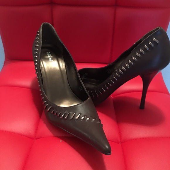 Beautiful Brown Pumps NWOT !!