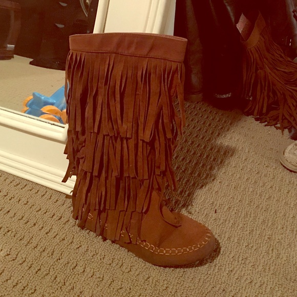 Fringe boots