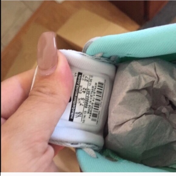 NIKE WOMENS AIR MAX GREEN GLOW LIGHT AQUA SZ 10 NW - Picture 3 of 4