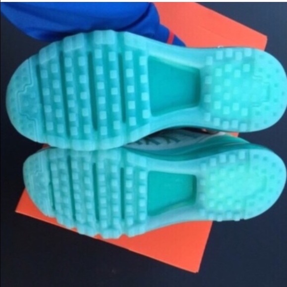 NIKE WOMENS AIR MAX GREEN GLOW LIGHT AQUA SZ 10 NW - Picture 4 of 4