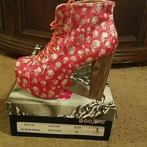 New! Go Jane Fuchsia Chunky Heel Skull Booties