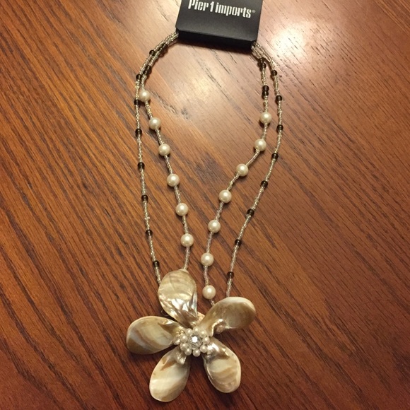 🎉SALE🎉🆕 Flower shell beaded necklace 🐚🌼 - Picture 5 of 6