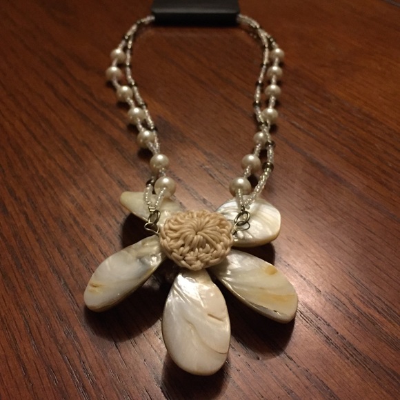 🎉SALE🎉🆕 Flower shell beaded necklace 🐚🌼 - Picture 6 of 6