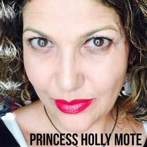 Meet your Posher, Holly