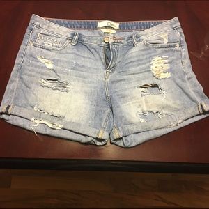 "Dittos" shorts carried by Buckle!