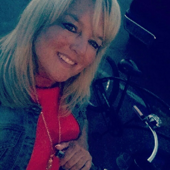 Meet your Posher, Lisa - Picture 2 of 3