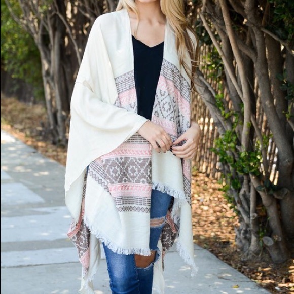 New Beautiful Kimono Shawl - Picture 2 of 3