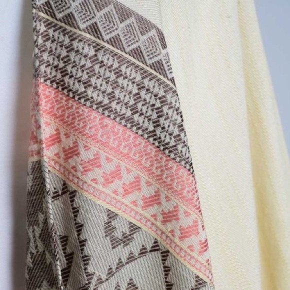 New Beautiful Kimono Shawl - Picture 3 of 3