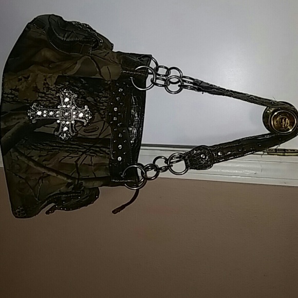 Camo purse with diamond cross