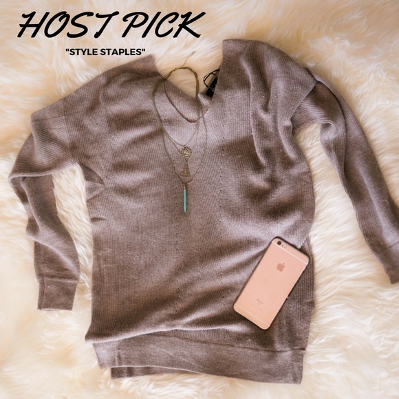 Classic Paper Doll Sweaters - ‼️LAST-1‼️🎉HOST PICK🎉 V-Neck Basic Sweater