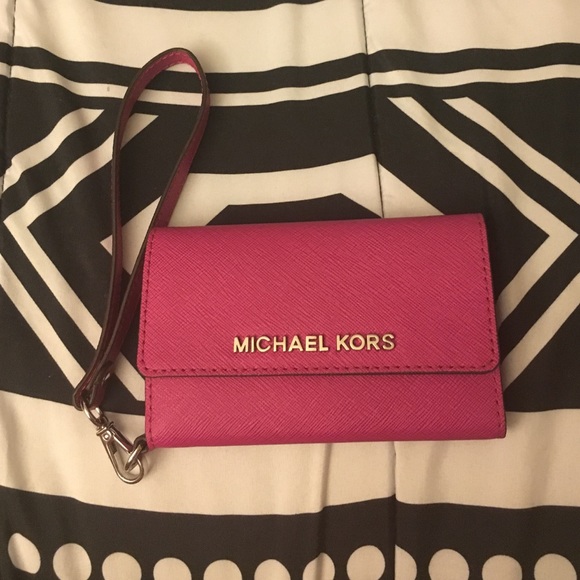 iPhone 5 Michael kors wristlet