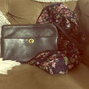 Vintage 1970's authentic Coach leather clutch!