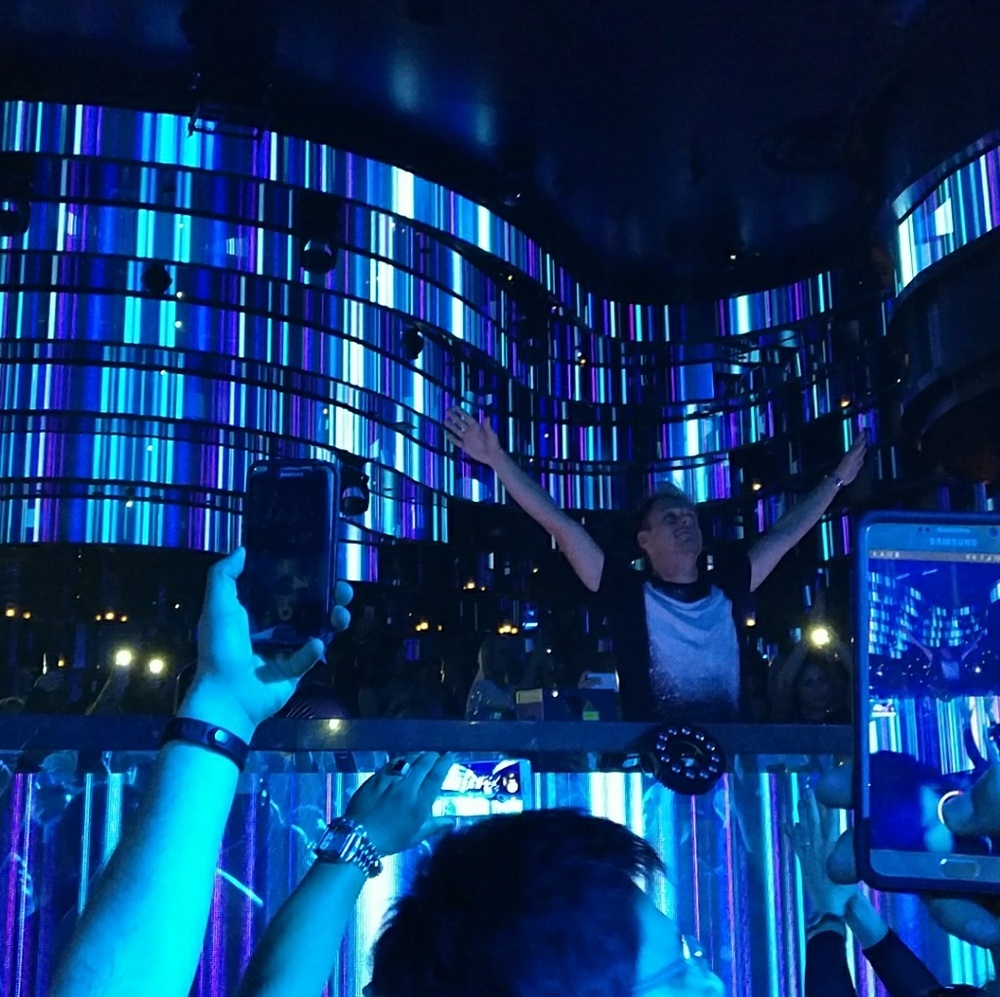 Meet your Posher, Victor