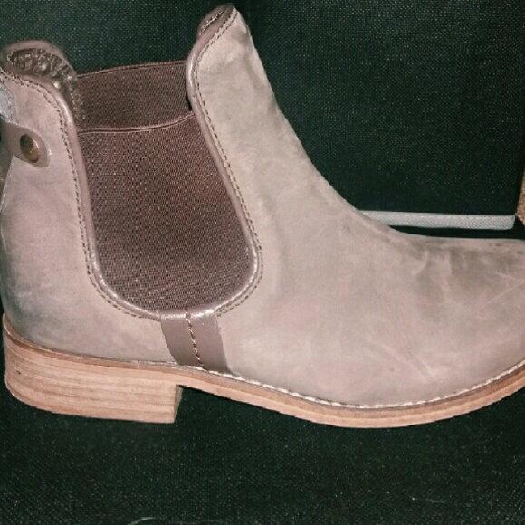 STEVE MADDEN LEATHER BOOTS