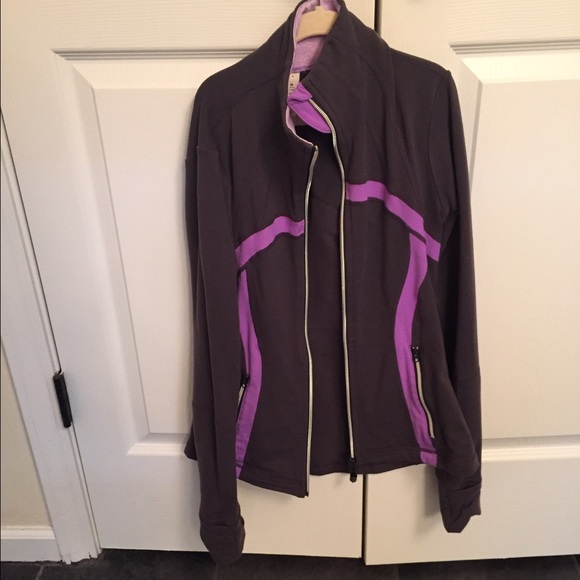 Zip up lulu lemon size 4