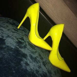 Bright Yellow Heel!