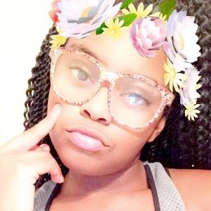 Meet your Posher, Alexia