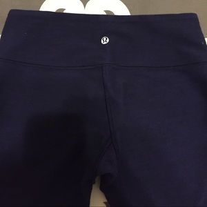 Lulu Lemon navy cropped yoga pants! Size 4