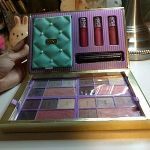 Limited Edition Away Oui Go Tarte Collector's Set