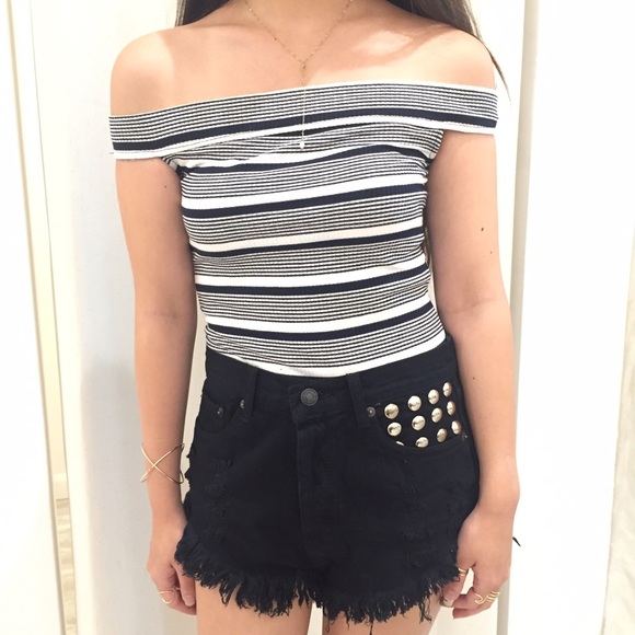 ❣️SOLD❣️Off shoulder stripe bodysuit