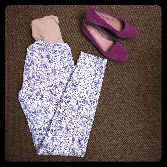 Maternity pants size XS but can fit S