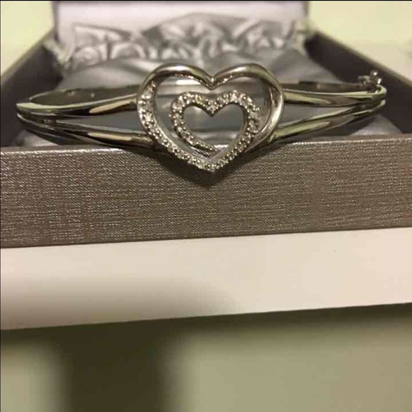 Necklace and bracelet set