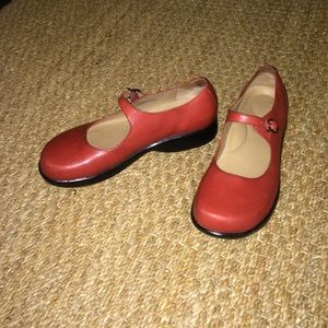 Women's Red Dankso Mary Jane 39. Most comfortable