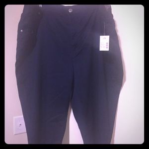 Catherine's capris, size 32w NWT