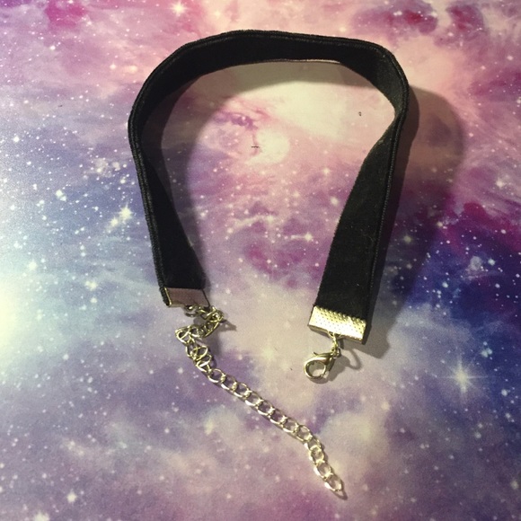 Black Velvet Choker - Picture 4 of 4