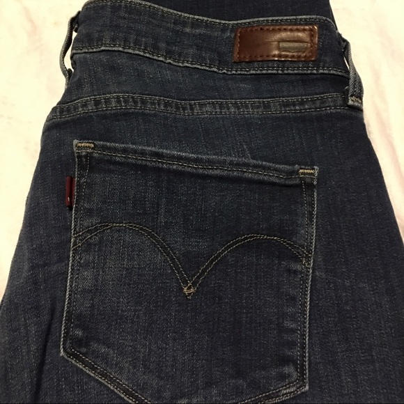 NWOT Levis Straight Leg Stretch, Size 32