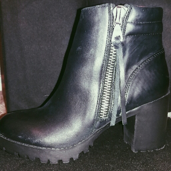STEVE MADDEN BLACK BOOTIES