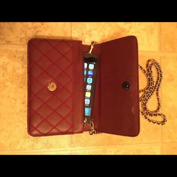Burgundy colored purse - Picture 2 of 4