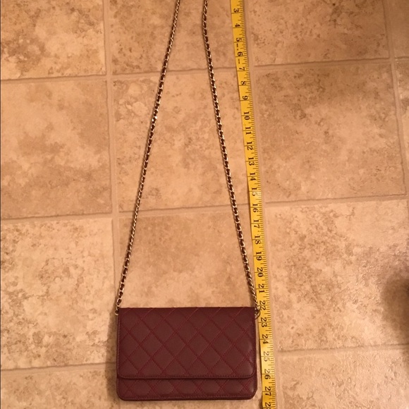 Burgundy colored purse - Picture 3 of 4