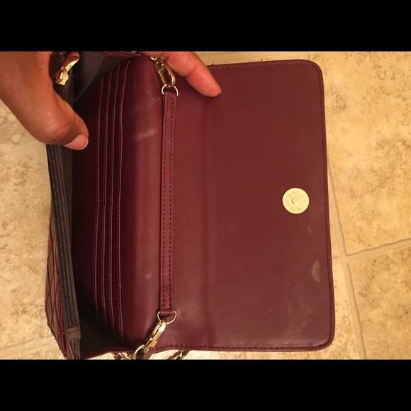 Burgundy colored purse - Picture 4 of 4