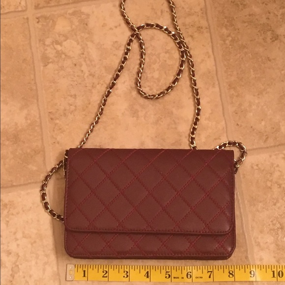 Additional pictures of burgundy purse - Picture 2 of 4